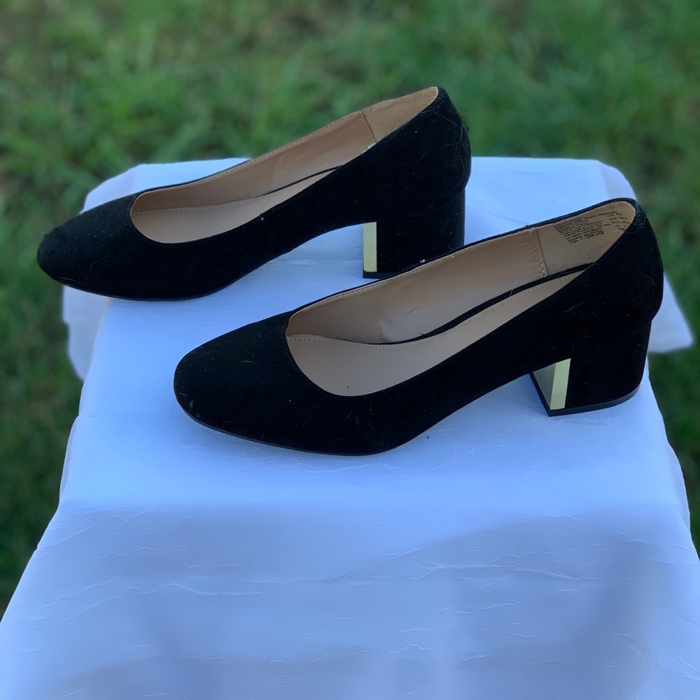 Fioni Black Suede Pump w/Gold Accent Heel